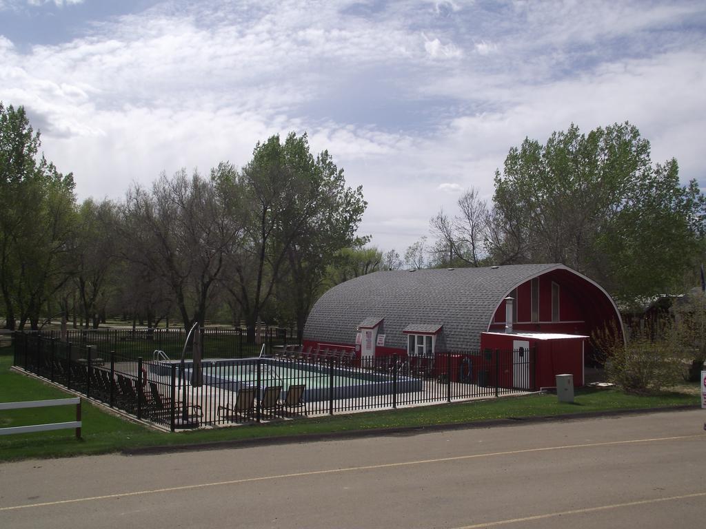 Dinosaur Trail Rv Resort & Cabins Drumheller Exteriör bild