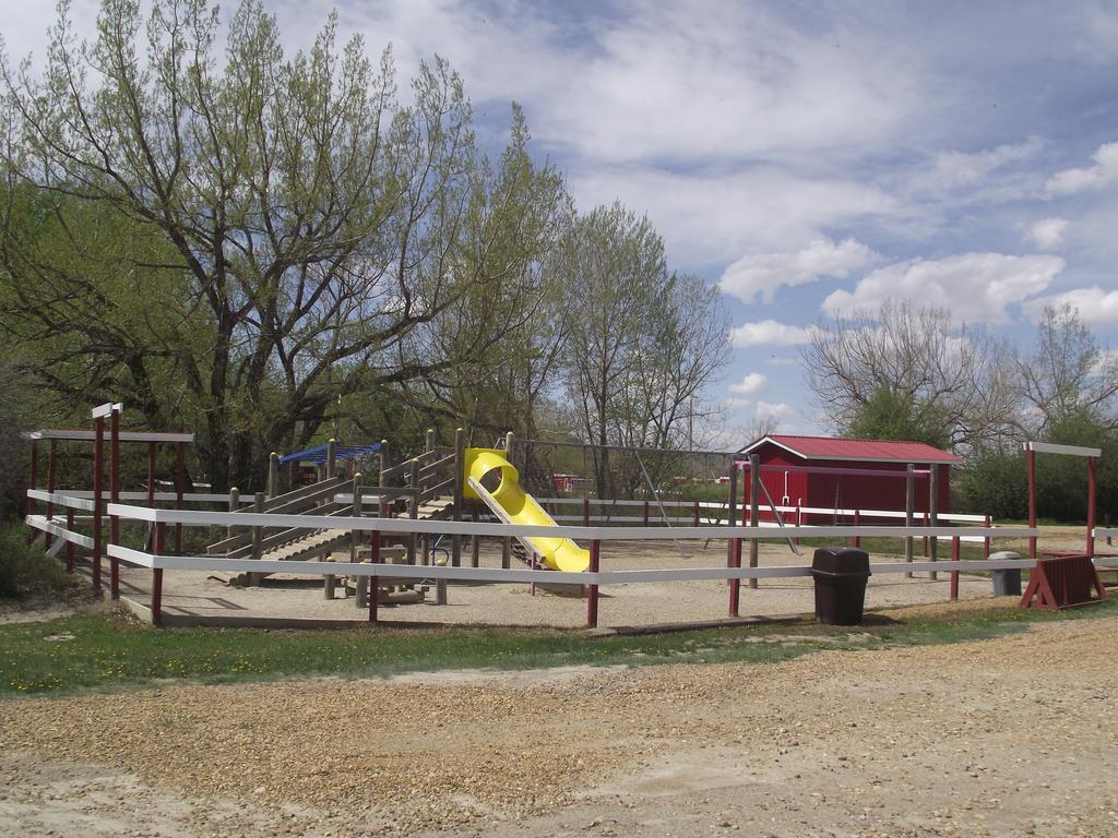 Dinosaur Trail Rv Resort & Cabins Drumheller Exteriör bild